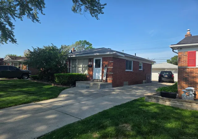 2nd image of 24645 Raven Avenue Avenue, Eastpointe, MI 48021 | MLS# 50213098
