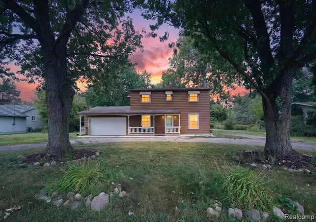 1st image of 10356 Linden Rd, Grand Blanc, MI 48439 | MLS# 61019233