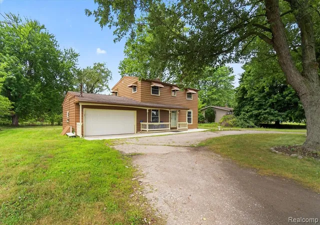 2nd image of 10356 Linden Rd, Grand Blanc, MI 48439 | MLS# 61019233