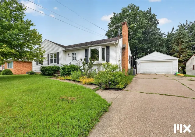 Homes for sale in Grandville, MI | 4528 Billmar St, Grandville, MI 49418 | MLS# 70544089