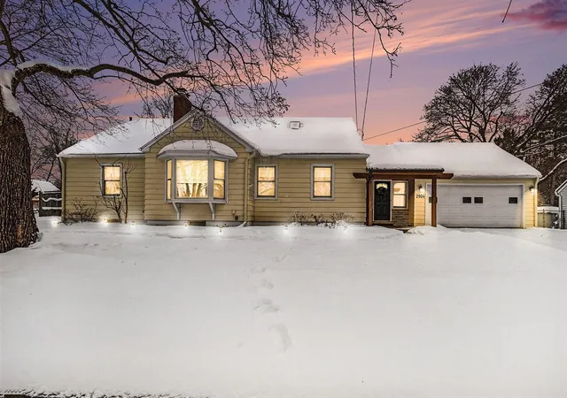 Homes for sale in Kalamazoo, MI | 2904 Grace Rd, Kalamazoo, MI 49006 | MLS# 70513839