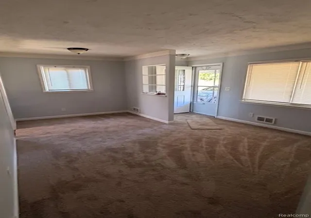 3rd image of 415 Martin Luther King Jr Blvd, Pontiac, MI 48342 | MLS# 61009448