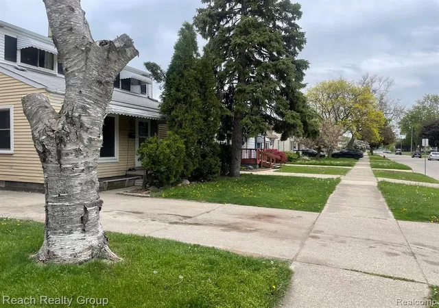 Photo 2 of Sale Pending at 23324 Willard Ave, Warren, MI 48089 | MLS# 60276520 | Listing updated on 2025-06-17