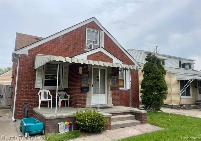 Photo 3 of Sale Pending at 23324 Willard Ave, Warren, MI 48089 | MLS# 60276520 | Listing updated on 2025-06-17
