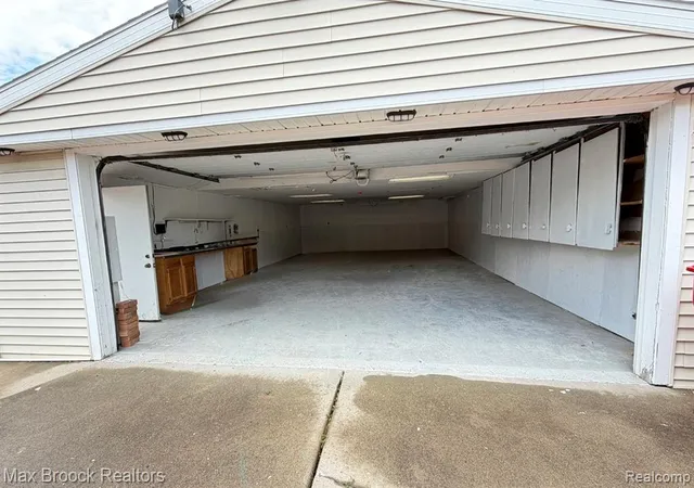 33rd image of 28521 Sutherland St, Southfield, MI 48076 7343 | MLS# 61002246