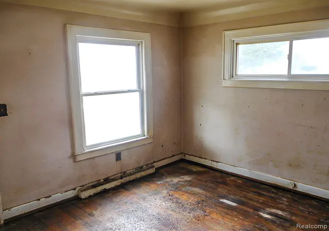 Photo 5 of Single family home for sale at 387 W Maxlow Ave, Hazel Park, MI 48030 | MLS# 61011604 | Listing updated on 2026-08-12