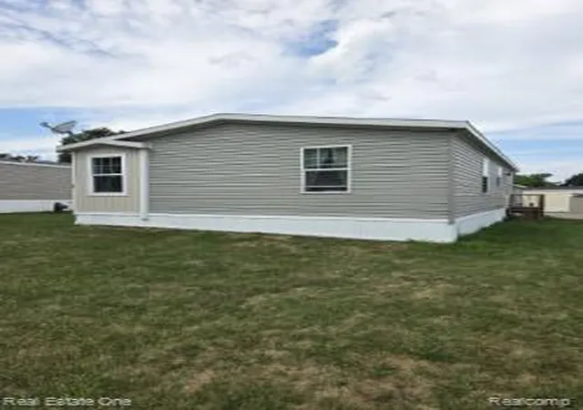 2nd image of 27 Cardinal Hill Dr Dr, Lake Orion, MI 48359 | MLS# 61022584
