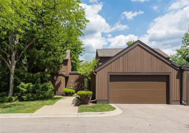 2nd image of 10 Westbury Ct, Ann Arbor, MI 48105 | MLS# 70536724