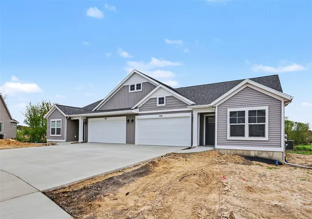 Homes for sale in Comstock Park, MI | 949 Scioto Dr, Comstock Park, MI 49321
