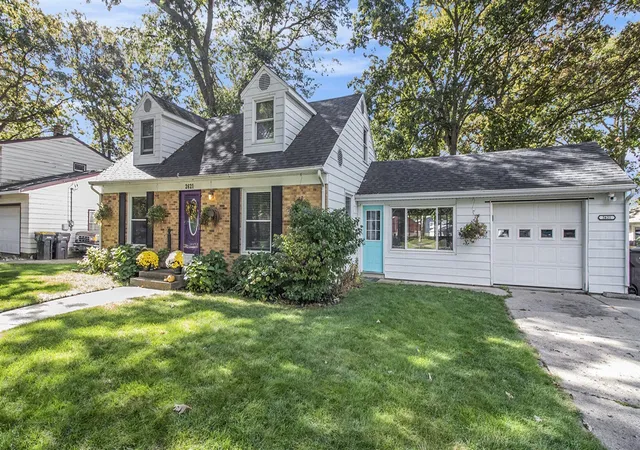 Photo 1 of Sale Pending at 2621 Doncaster Ave, Wyoming, MI 49509 | MLS# 70498985 | Listing updated on 2025-10-31