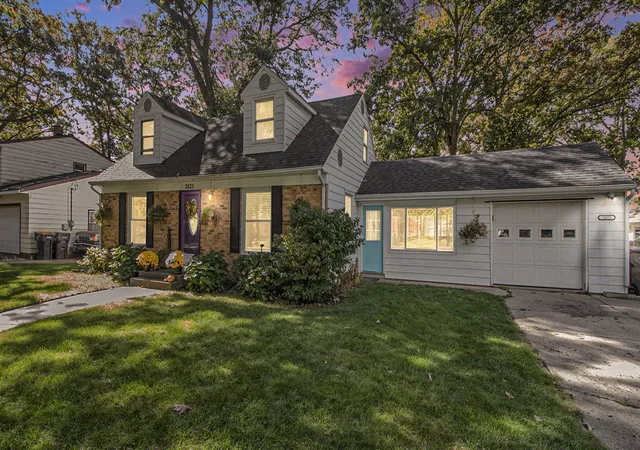 Photo 2 of Sale Pending at 2621 Doncaster Ave, Wyoming, MI 49509 | MLS# 70498985 | Listing updated on 2025-10-31