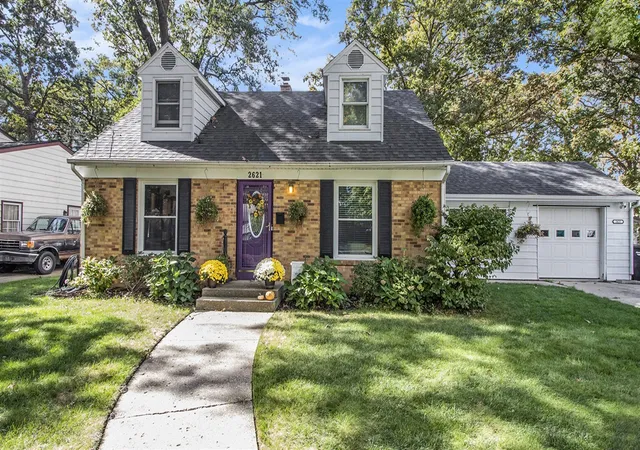 Photo 3 of Sale Pending at 2621 Doncaster Ave, Wyoming, MI 49509 | MLS# 70498985 | Listing updated on 2025-10-31