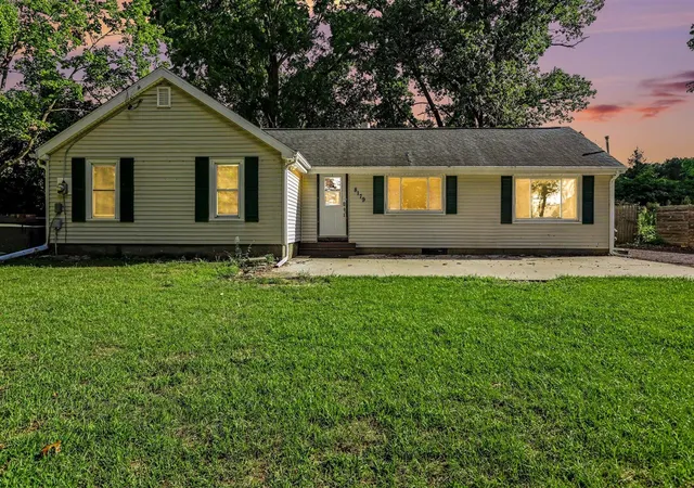 Photo 3 of Sale Pending at 8179 W Q Ave, Kalamazoo, MI 49009 | MLS# 70555052 | Listing updated on 2026-08-28