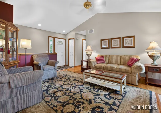 Photo 2 of Sale Pending at 4808 Paramount Dr, Grand Rapids, MI 49525 | MLS# 70553506 | Listing updated on 2026-08-30