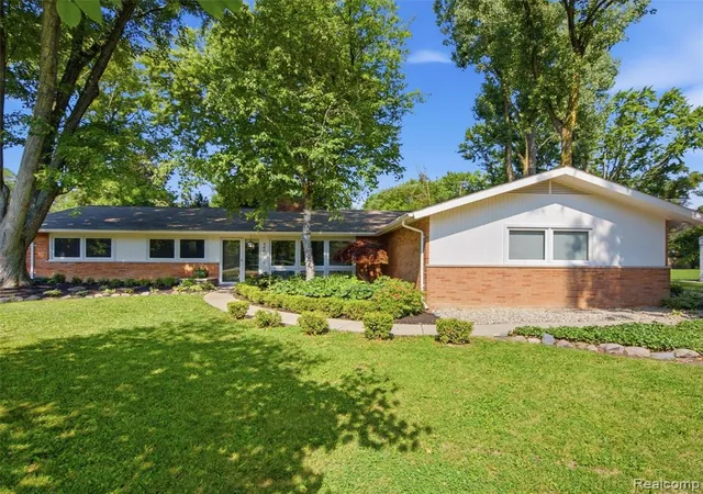 1st image of 3405 Upton Dr, Troy, MI 48084 | MLS# 61009500