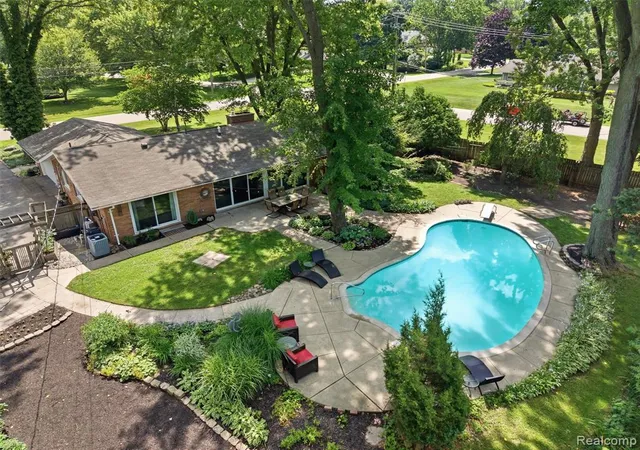 2nd image of 3405 Upton Dr, Troy, MI 48084 | MLS# 61009500