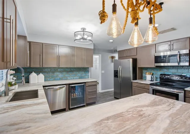 3rd image of 3405 Upton Dr, Troy, MI 48084 | MLS# 61009500