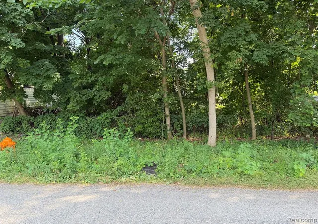 1st image of 2545 Premont Ave, Waterford, MI 48328 3947 | MLS# 61024231