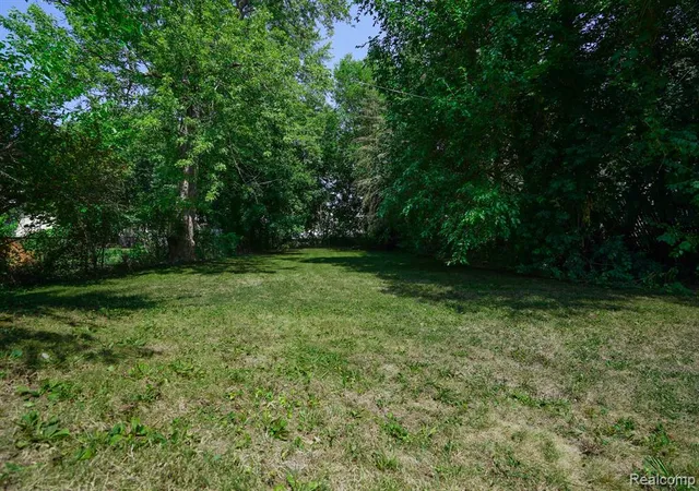 2nd image of 2545 Premont Ave, Waterford, MI 48328 3947 | MLS# 61024231