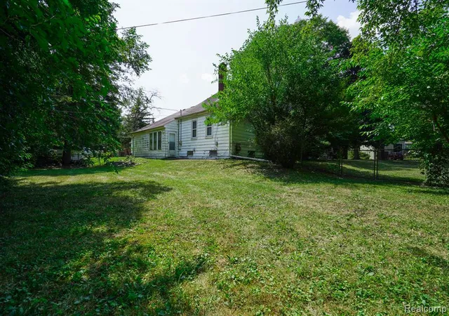 4th image of 2545 Premont Ave, Waterford, MI 48328 3947 | MLS# 61024231