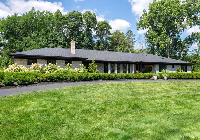 Photo 1 of Single family home for sale at 30695 Bruce Ln, Franklin, MI 48025 | MLS# 61018691 | Listing updated on 2026-08-29
