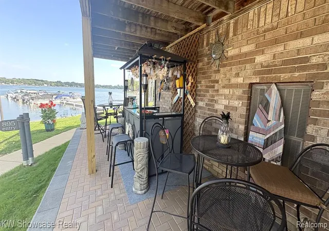 2nd image of 895 S Pontiac Trl Trl, Walled Lake, MI 48390