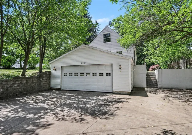 Photo 2 of Sale Pending at 1217 Plymouth Ave, Grand Rapids, MI 49506 | MLS# 70536391 | Listing updated on 2026-06-19
