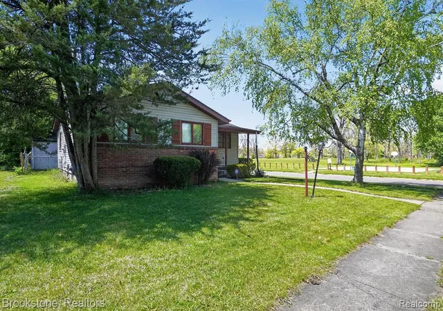 Homes for sale in Flint, MI | 3921 Kellar Ave, Flint, MI 48504 | MLS# 60993715