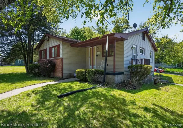 Homes for sale in Flint, MI | 3921 Kellar Ave, Flint, MI 48504 | MLS# 60993715
