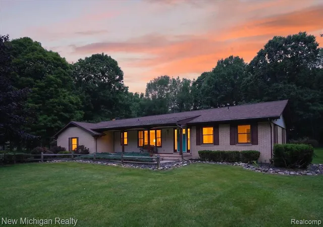Homes for sale in Milford, MI | 1325 Pine Grove Ln, Milford, MI 48381 | MLS# 61001987