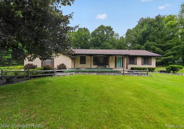 Homes for sale in Milford, MI | 1325 Pine Grove Ln, Milford, MI 48381 | MLS# 61001987