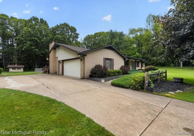 Homes for sale in Milford, MI | 1325 Pine Grove Ln, Milford, MI 48381 | MLS# 61001987