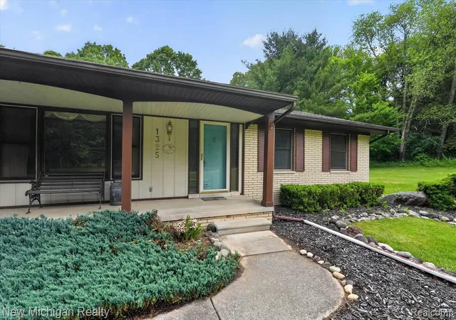 Homes for sale in Milford, MI | 1325 Pine Grove Ln, Milford, MI 48381 | MLS# 61001987