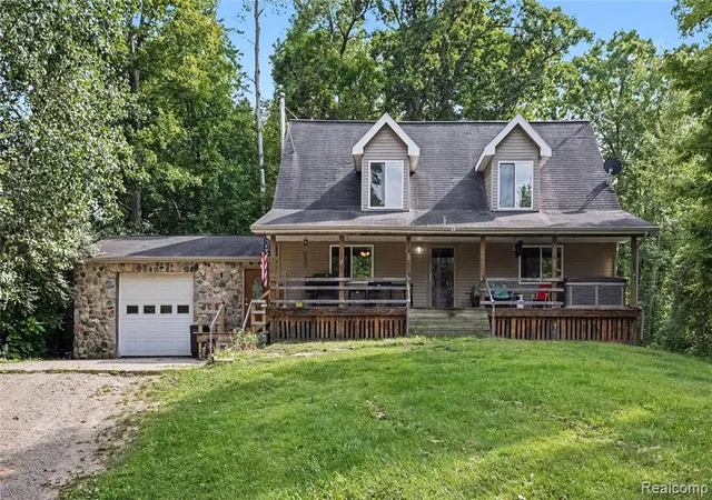 2nd image of 193 Miller Lake Rd, Columbiaville, MI 48421 | MLS# 61022897