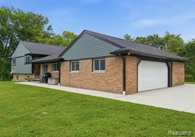 Homes for sale in Pinckney, MI | 8620 Joey Dr, Pinckney, MI 48169 | MLS# 61009829