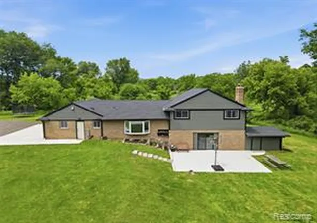 Homes for sale in Pinckney, MI | 8620 Joey Dr, Pinckney, MI 48169 | MLS# 61009829