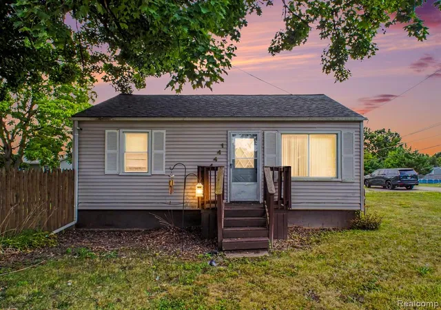 1st image of 1444 E Williamson St, Burton, MI 48529 1628 | MLS# 61023343