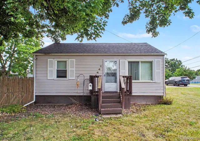 22nd image of 1444 E Williamson St, Burton, MI 48529 1628 | MLS# 61023343