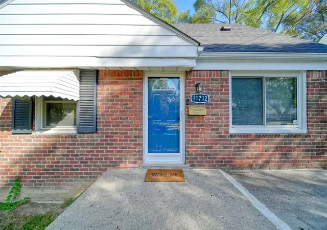 Photo 2 of Single family home for sale at 11712 Beaverland St, Redford, MI 48239 | MLS# 70500003 | Listing updated on 2025-11-09
