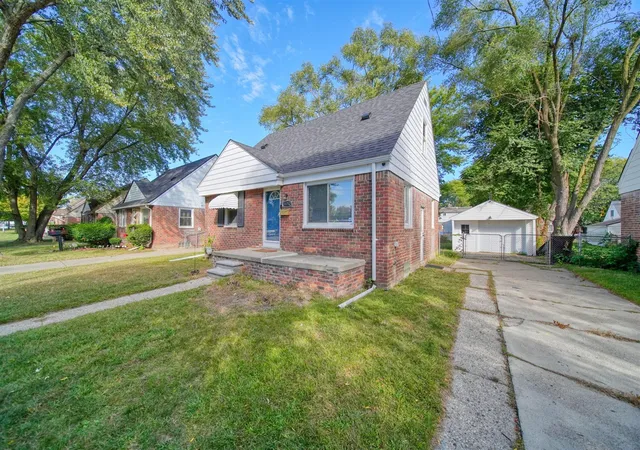 Photo 3 of Single family home for sale at 11712 Beaverland St, Redford, MI 48239 | MLS# 70500003 | Listing updated on 2025-11-09