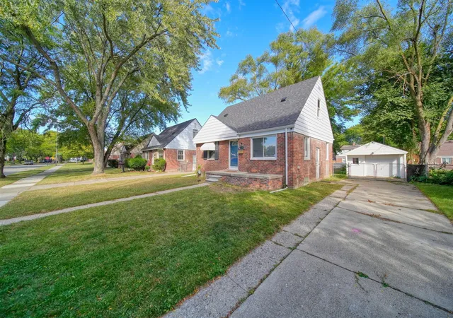 Photo 4 of Single family home for sale at 11712 Beaverland St, Redford, MI 48239 | MLS# 70500003 | Listing updated on 2025-11-09