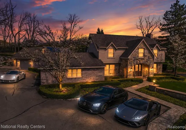 Homes for sale in Bloomfield Hills, MI | 4233 N Willoway Estates Ct, Bloomfield Hills, MI 48302 | MLS# 60985961