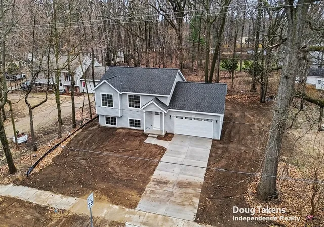 Photo 3 of Sale Pending at 4764 Potter Ave, Grand Rapids, MI 49548 | MLS# 70522992 | Listing updated on 2026-04-10