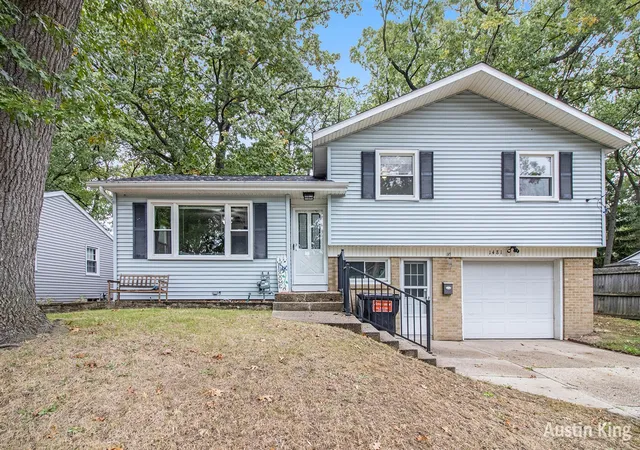 Photo 1 of Single family home for sale at 1481 Southlawn Dr, Wyoming, MI 49509 | MLS# 70499941 | Listing updated on 2025-11-04