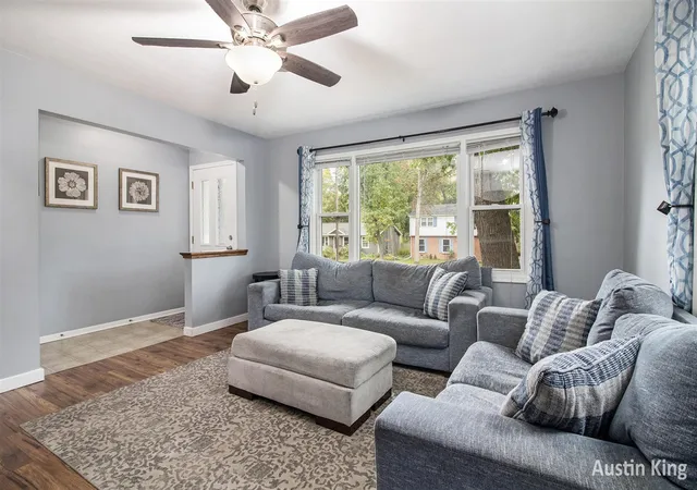 Photo 3 of Single family home for sale at 1481 Southlawn Dr, Wyoming, MI 49509 | MLS# 70499941 | Listing updated on 2025-11-04