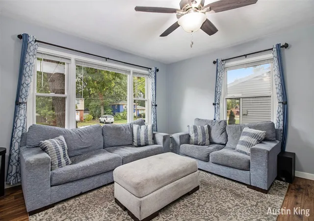 Photo 4 of Single family home for sale at 1481 Southlawn Dr, Wyoming, MI 49509 | MLS# 70499941 | Listing updated on 2025-11-04