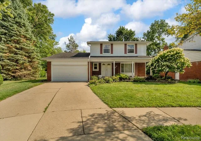 2nd image of 1216 Charrington Dr, Troy, MI 48083 | MLS# 61019661