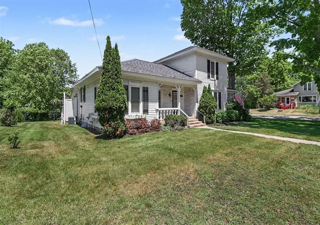 3rd image of 382 E 3Rd St, Pentwater, MI 49449 | MLS# 70538899