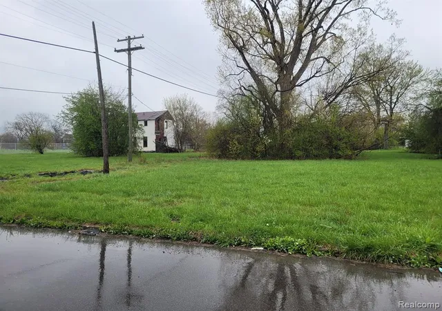 Photo 1 of Sale Pending at 2427 Ash St, Detroit, MI 48208 | MLS# 60210033 | Listing updated on 2025-08-15