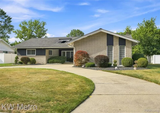 Photo 1 of Single family home for sale at 17700 Adrian Rd, Southfield, MI 48075 1964 | MLS# 61024514 | Listing updated on 2026-09-04